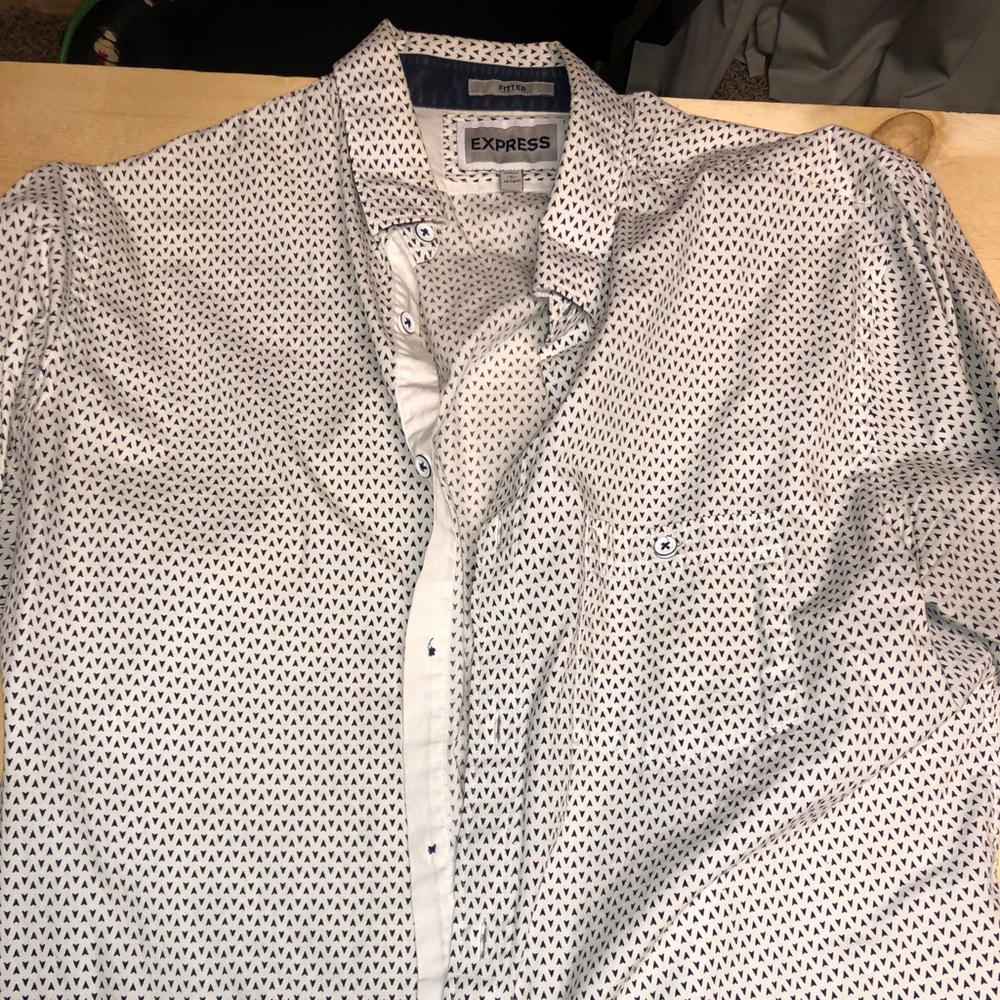 EXPRESS BUTTON UP